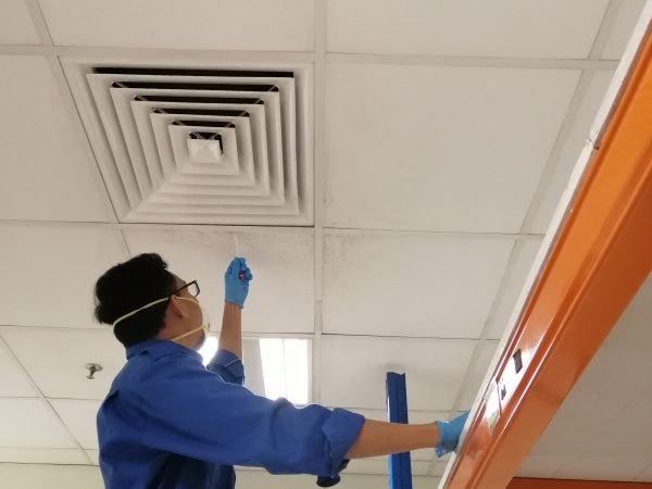 Check the quality of air Check the quality of air